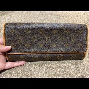 Authentic Louis Vuitton Monogram Pochette Twin GM